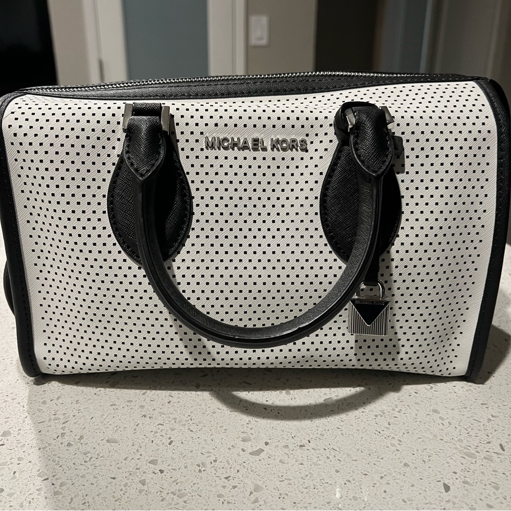 NWOT Michael Kors bag. Never used.